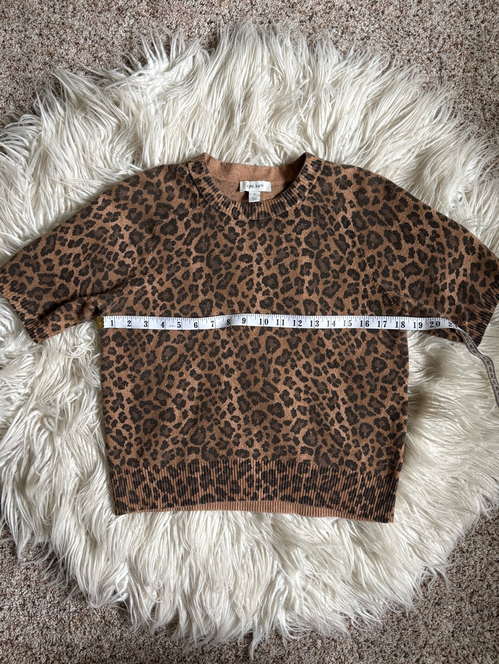 On 34th Short Sleeve Leopard Sweater Size M EUC - Picture 3 of 8